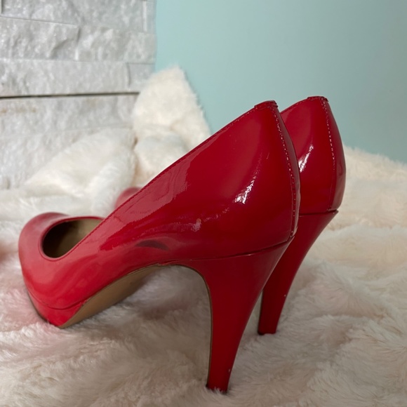 Circa Joan & David “Pearly” Red Patent Leather Heels (7M) - Picture 2 of 6